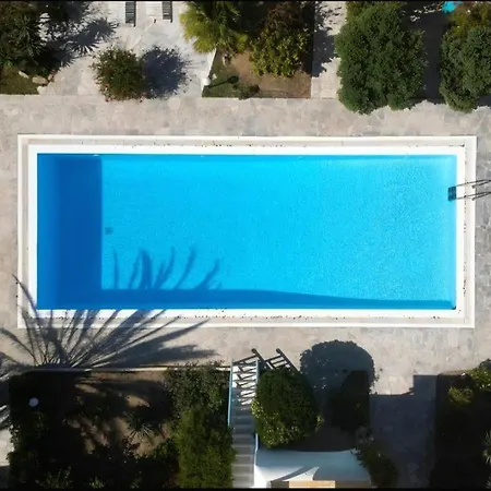 Kalypso Pool At 別荘